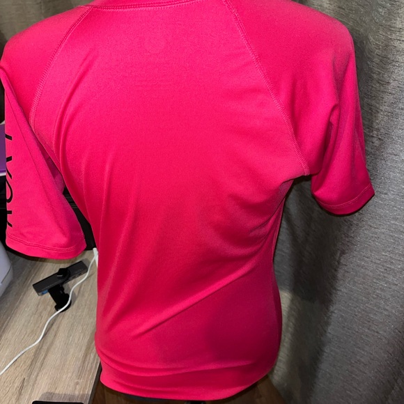 Roxy Pink Short sleeve Rash Guard. - Picture 2 of 4